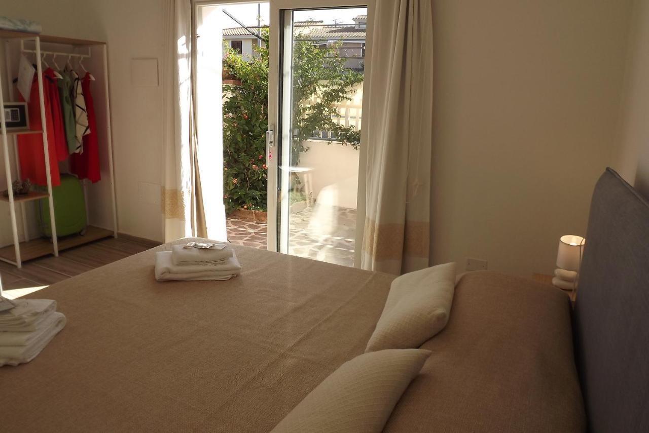 Flamingo Guest House- Rooms Олбия Екстериор снимка