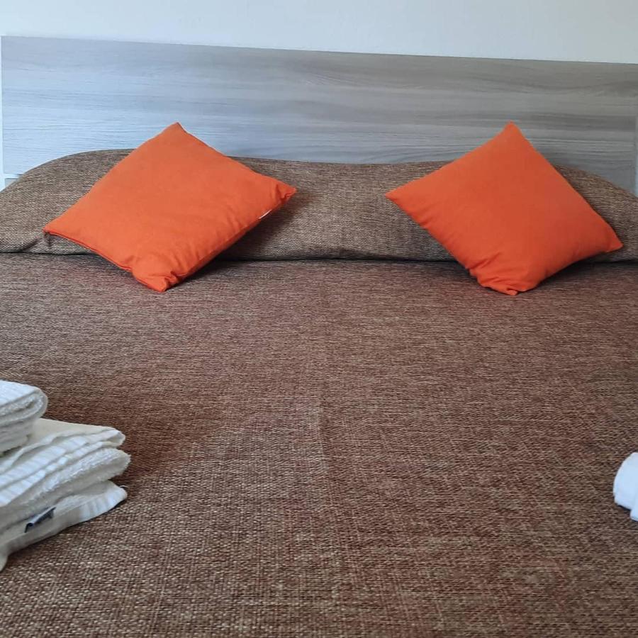 Flamingo Guest House- Rooms Олбия Екстериор снимка